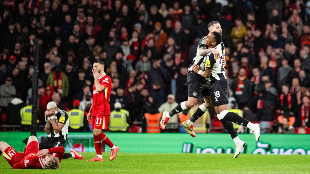 Bruno Guimaraes Joe Willock Celebrate Salah Liverpool Carabao Cup
