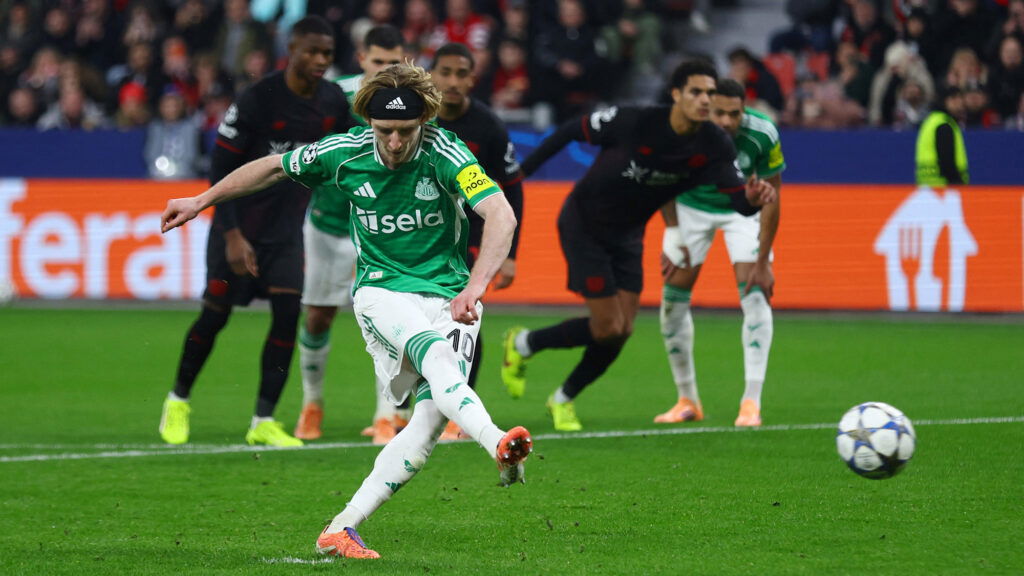 Anthony Gordon Shooting Penalty Leverkusen