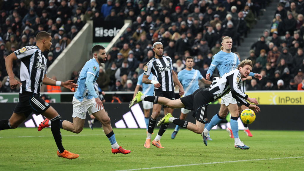 Nick Woltemade Newcastle Diving For Ball Manchester City